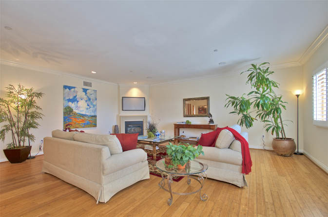 Condo in Brentwood for Sale