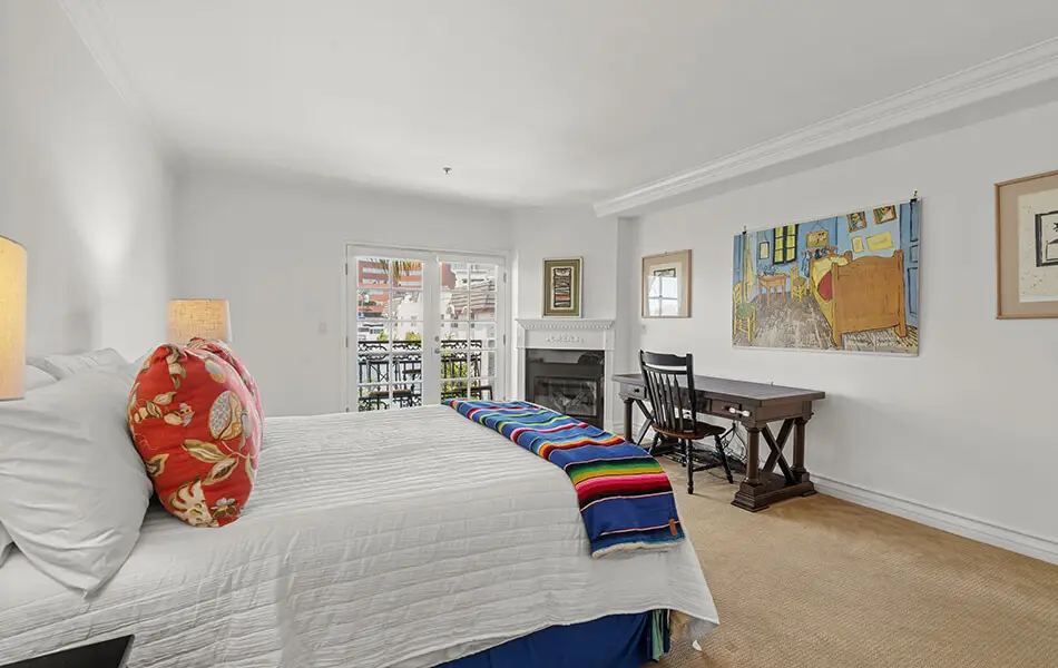 brentwood condo for sale on dorothy street