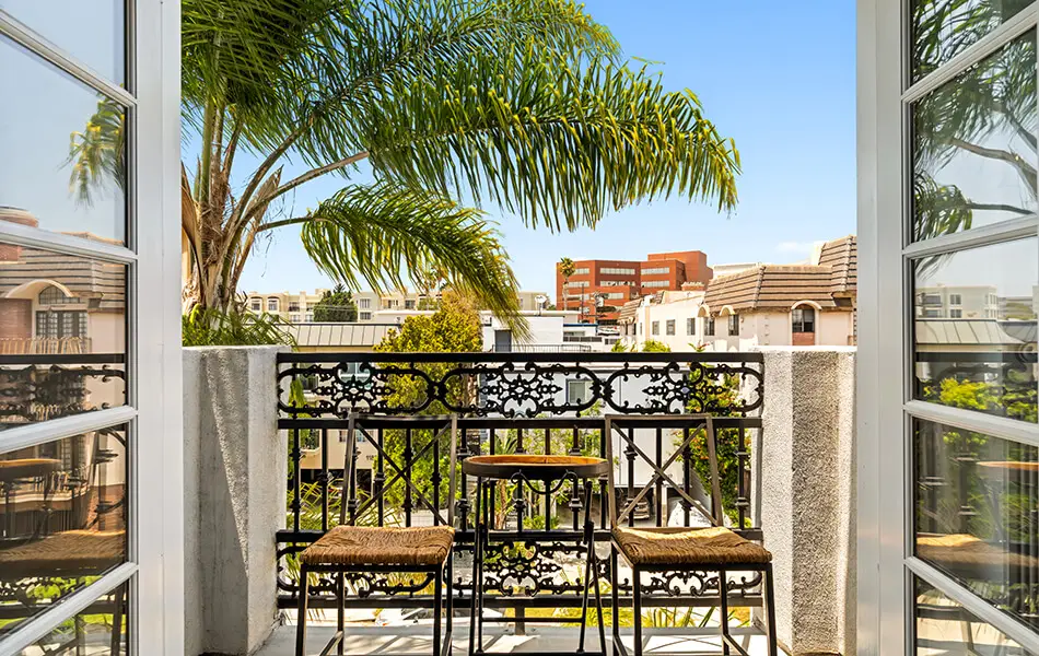 brentwood condo for sale on dorothy street