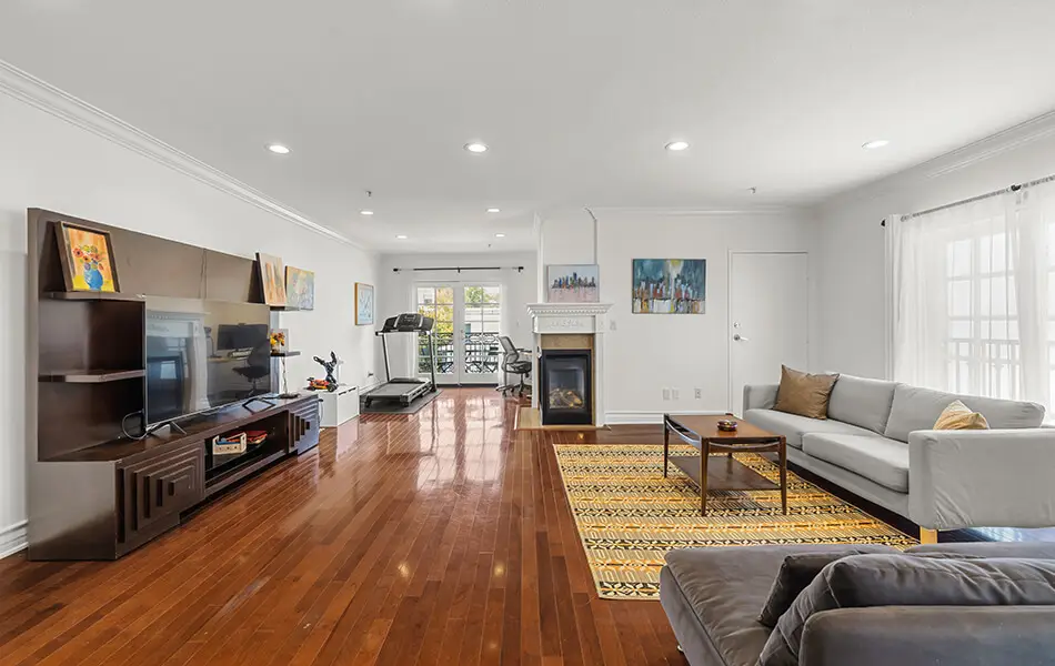 brentwood condo for sale on dorothy street