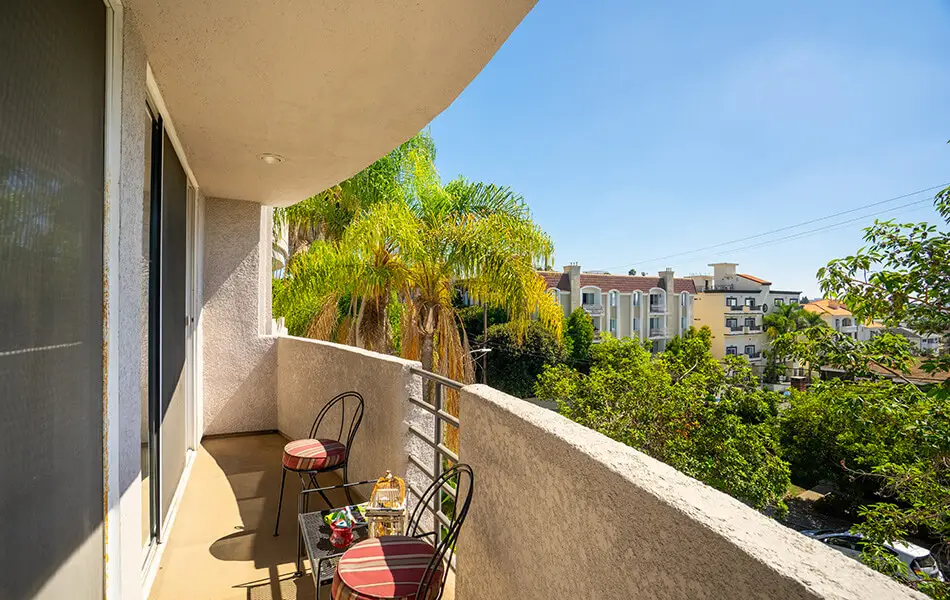 2 bedroom west la condo rochester avenue