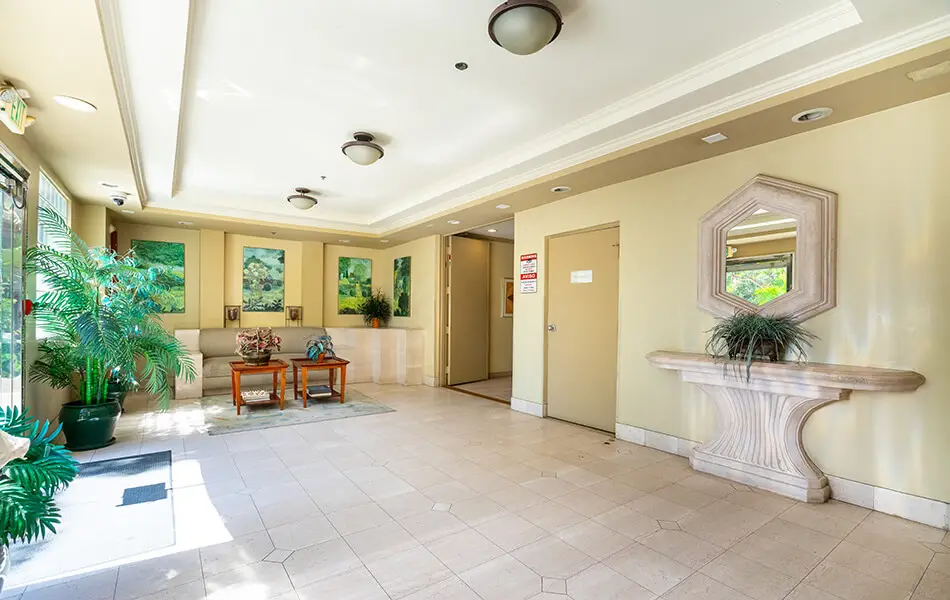 2 bedroom west la condo rochester avenue
