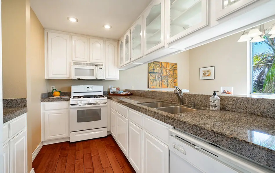 2 bedroom west la condo rochester avenue
