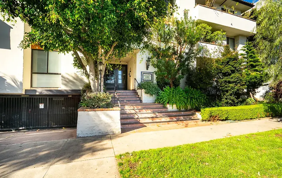 11755 montana ave brentwood condo for sale