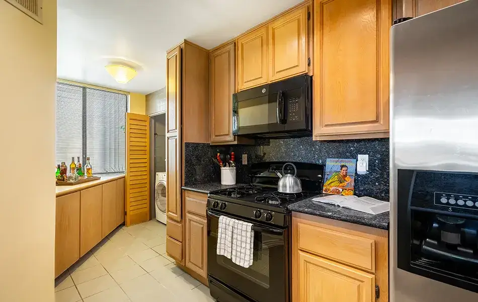 11755 montana ave brentwood condo for sale