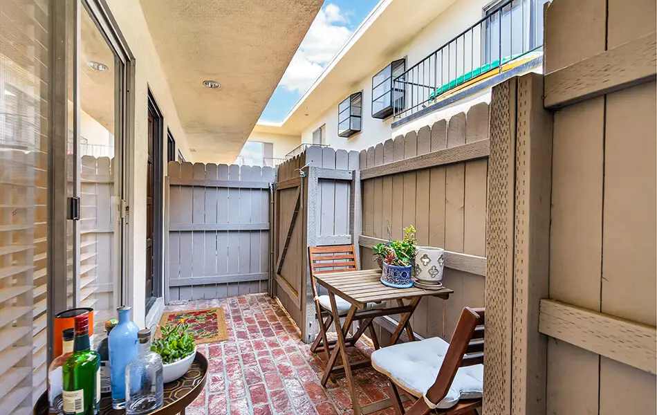 10 1522 centinela avenue 101 west la condo.jpg