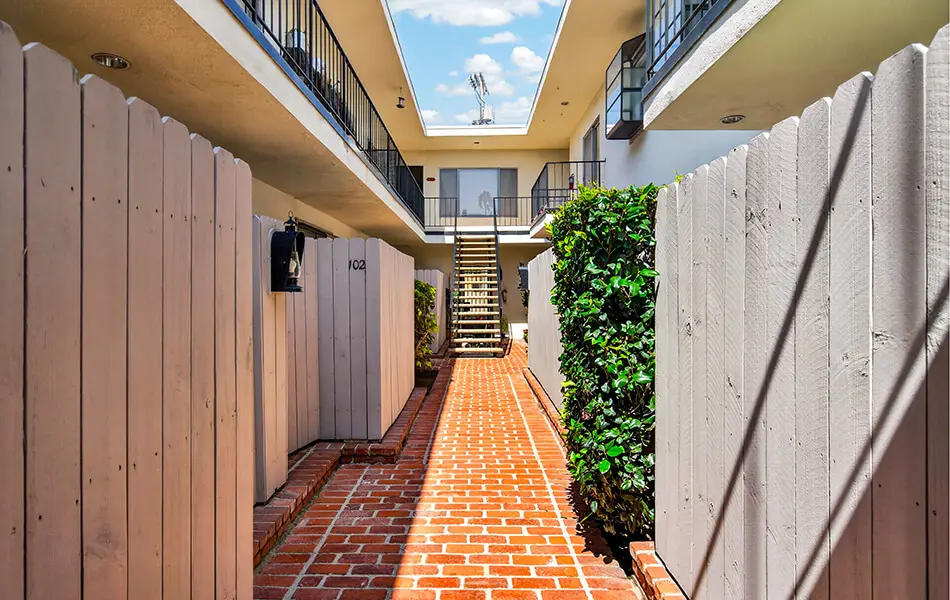 7 1522 centinela avenue 101 west la condo.jpg